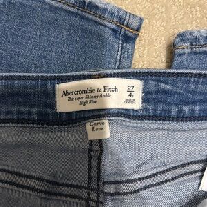 The super skinny ankle high-rise - Curve Love - Abercrombie- 4 SHORT